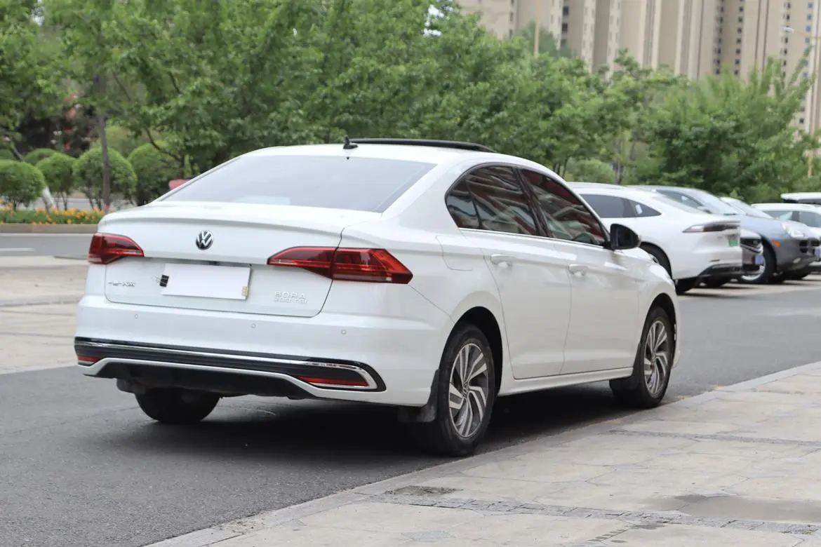 Volkswagen Bora 200TSI DSG Smooth Version