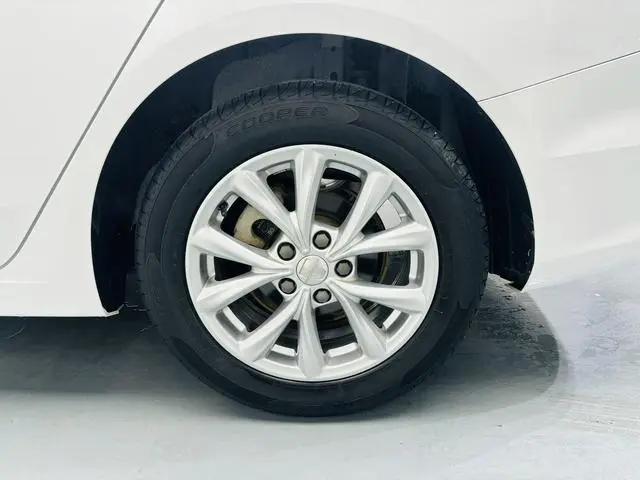 Roewe Roewe i5 1.5L manual 4G Interconnection Linghao Edition Country VI