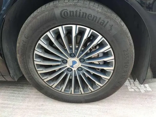 Denza Denza D9 EV Smart driving version 600 four-wheel drive flagship model