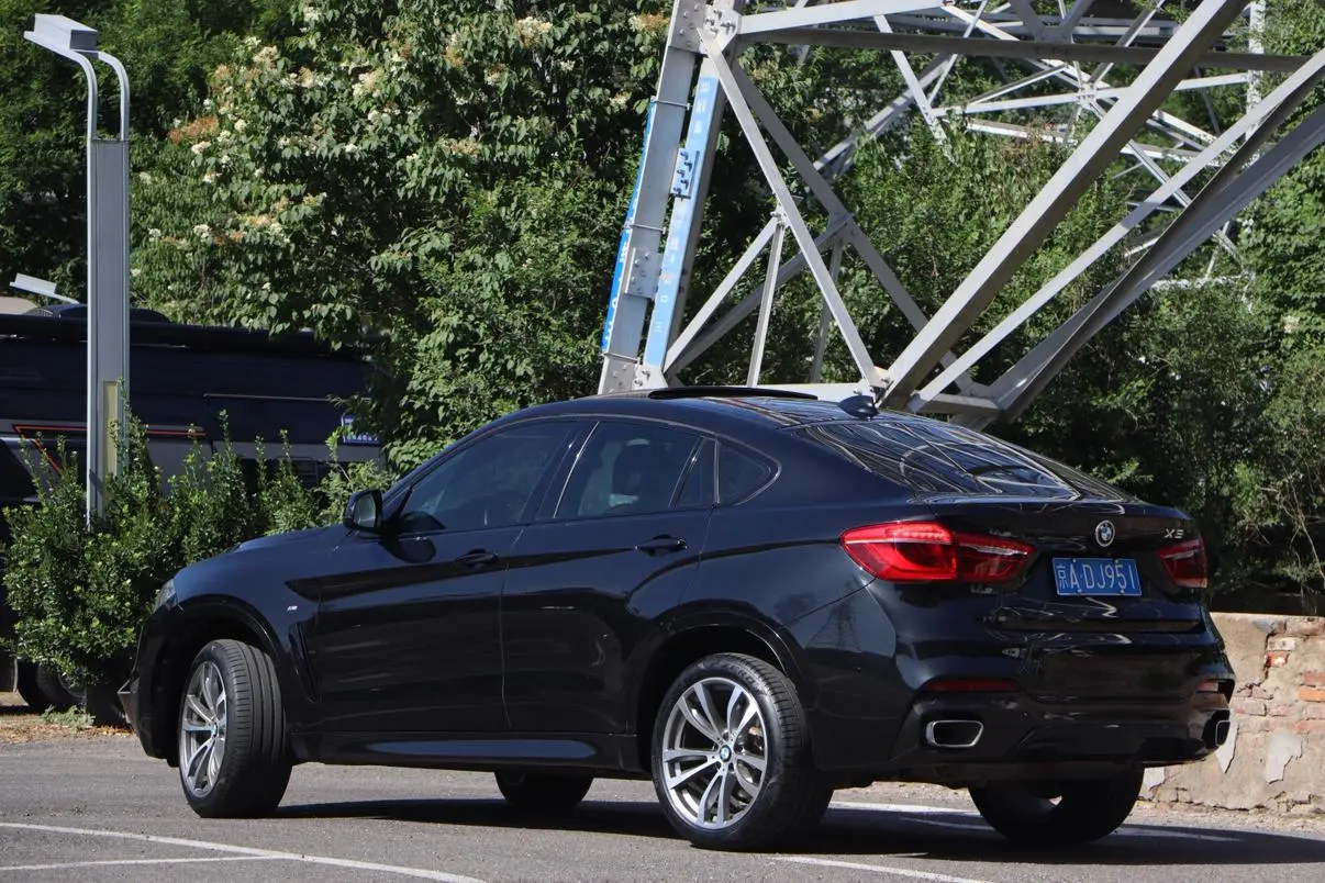 BMW BMW X6 xDrive28i M sports suit