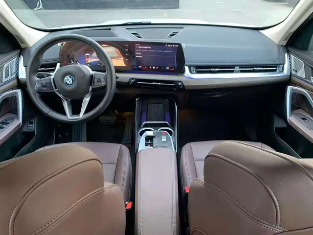 BMW BMW iX1 xDrive30L X design set