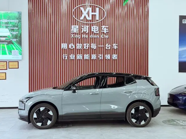 Volvo Volvo EX30 Rear drive long battery life version Ultra