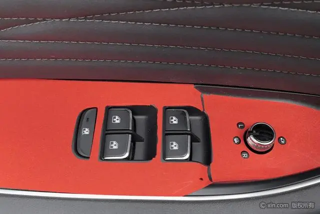 Hongqi Hongqi HS5 Facelift 2.0T Zhilian flag enjoy four-wheel drive version