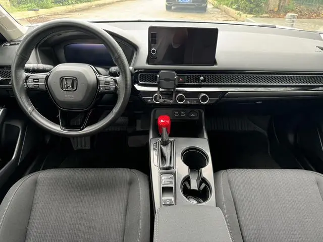 Honda Civic 240TURBO CVT Momentum Edition