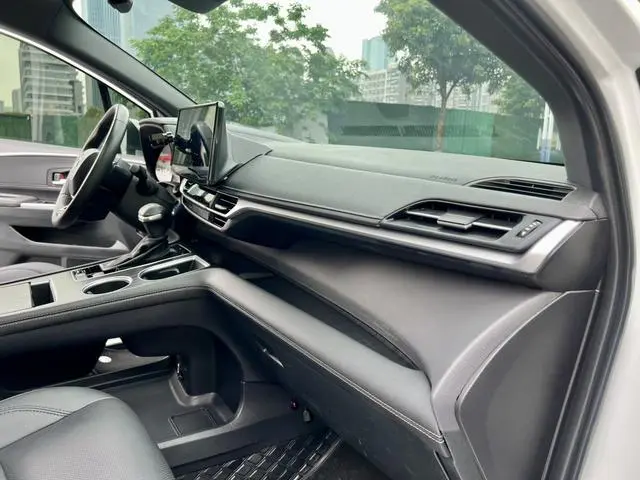 TOYOTA Saina 2.5L Hybrid Extreme Edition