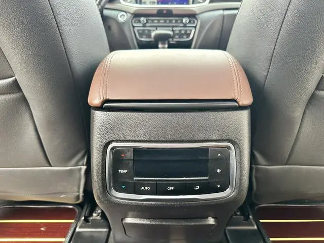 GAC Trumpchi GS8 320T two-wheel drive luxury Zhilian Edition 7 seats