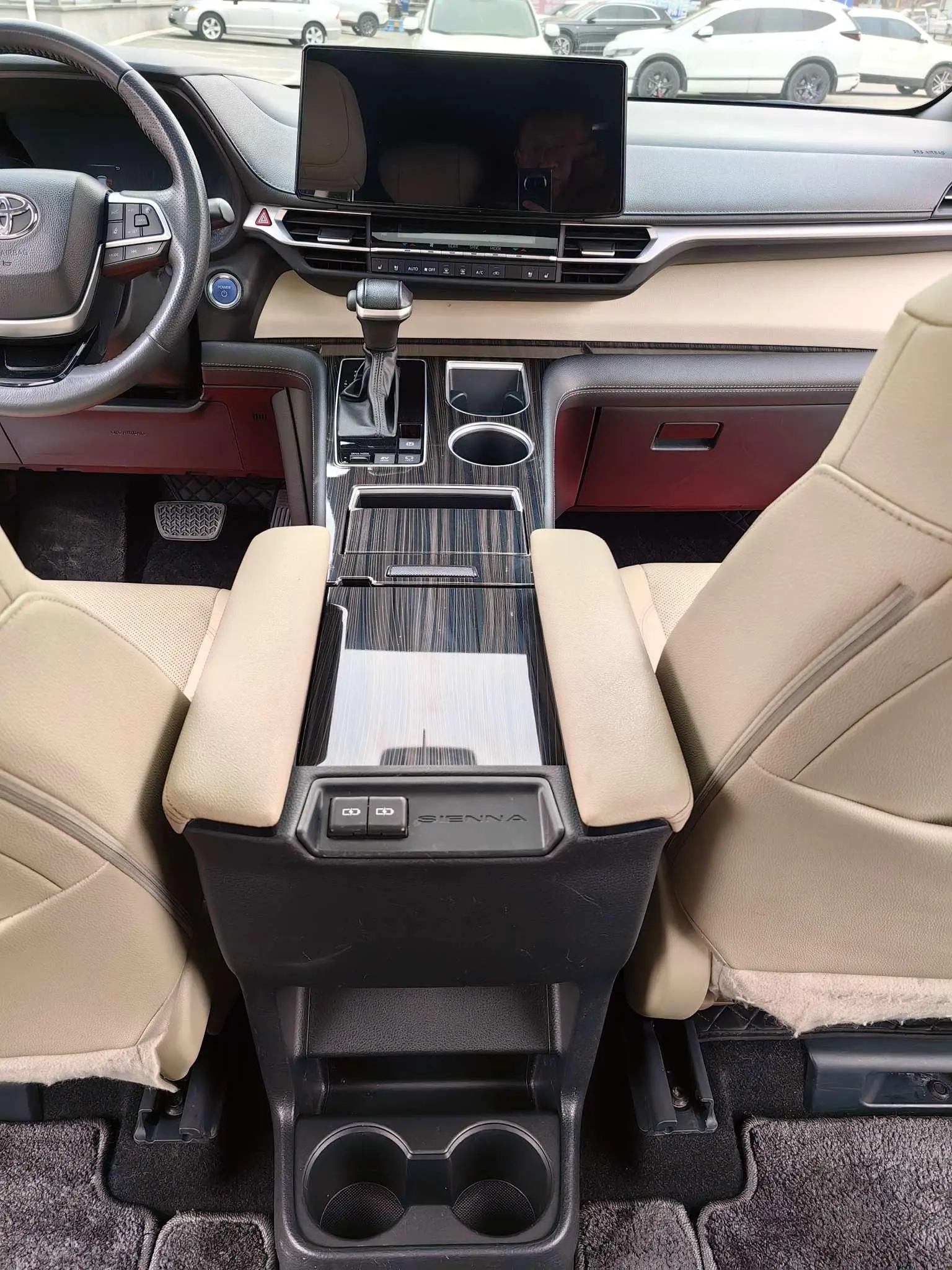 TOYOTA Saina 2.5L Hybrid Premium Edition