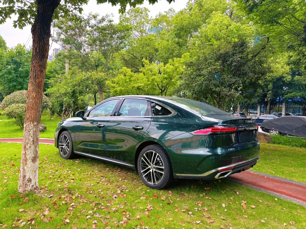 Geely Emgrand The 5th generation 1.5T DCT flagship model