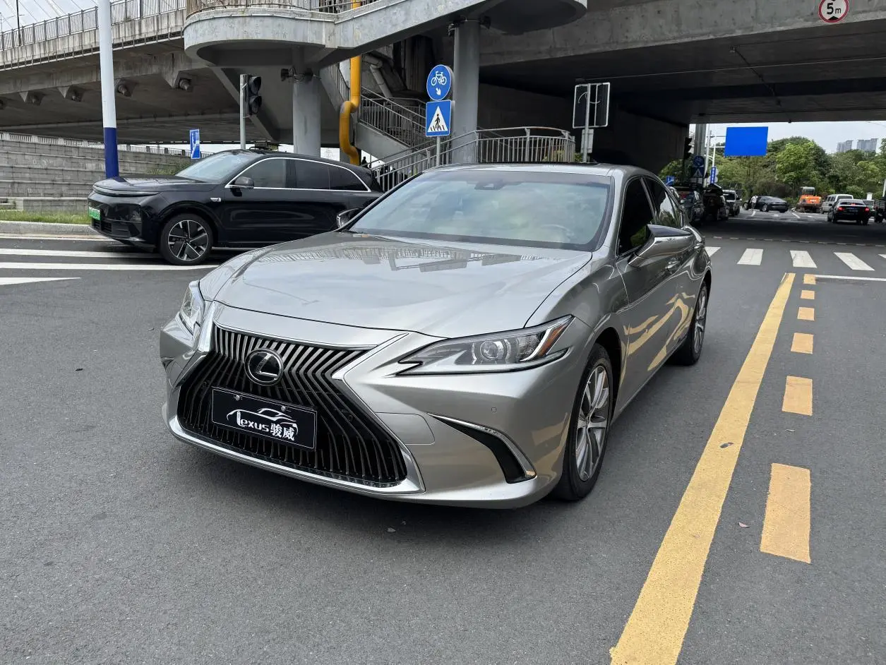 Lexus Lexus ES 260 Excellent Edition Country VI
