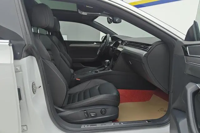 Volkswagen Volkswagen CC 330TSI Charm Edition Country VI