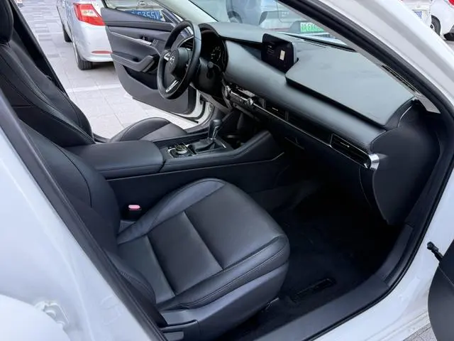 Mazda Mazda 3 Angkesaila 2.0L automatic warranty version