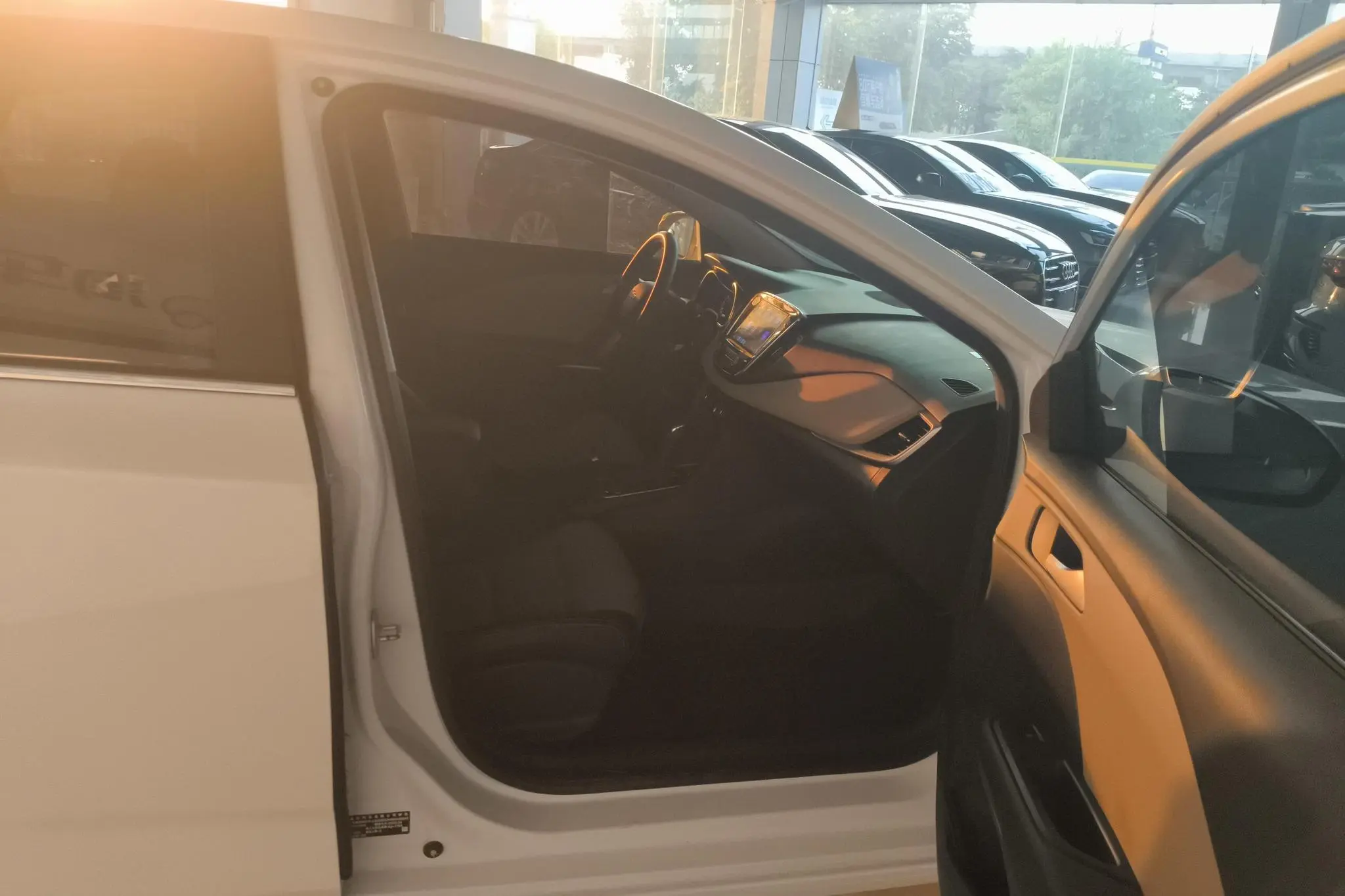Chevrolet Cruze 320 automatic Enjoy Skylight version