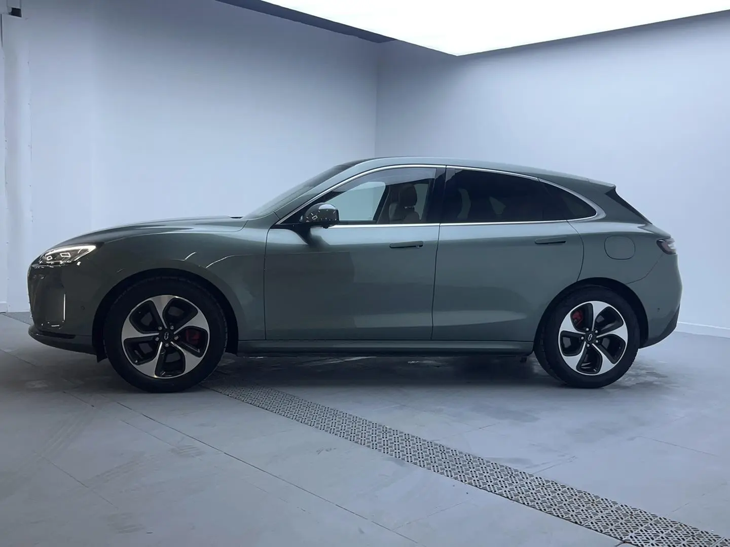 AITO Ask the world M5 Extended range rear drive standard edition