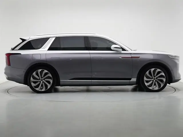 Hongqi Hongqi E-HS9 660km flag collar version four seats