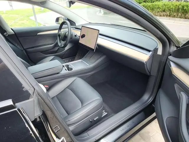 Tesla Model 3 Upgraded version of standard battery life rear drive