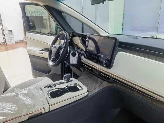 Lexus Lexus LM 500h DIRECT4 six-seater premium edition