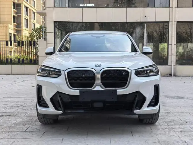 BMW BMW iX3 Leading type