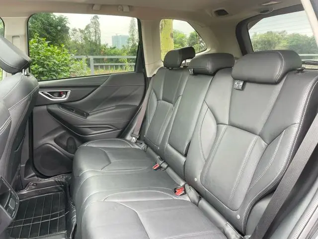 Subaru FORESTER Forester 2.0i Deluxe Edition EyeSight