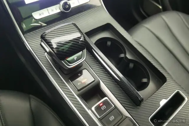 Roewe Roewe RX5 MAX 300TGI Automatic Smart Cockpit Deluxe Edition