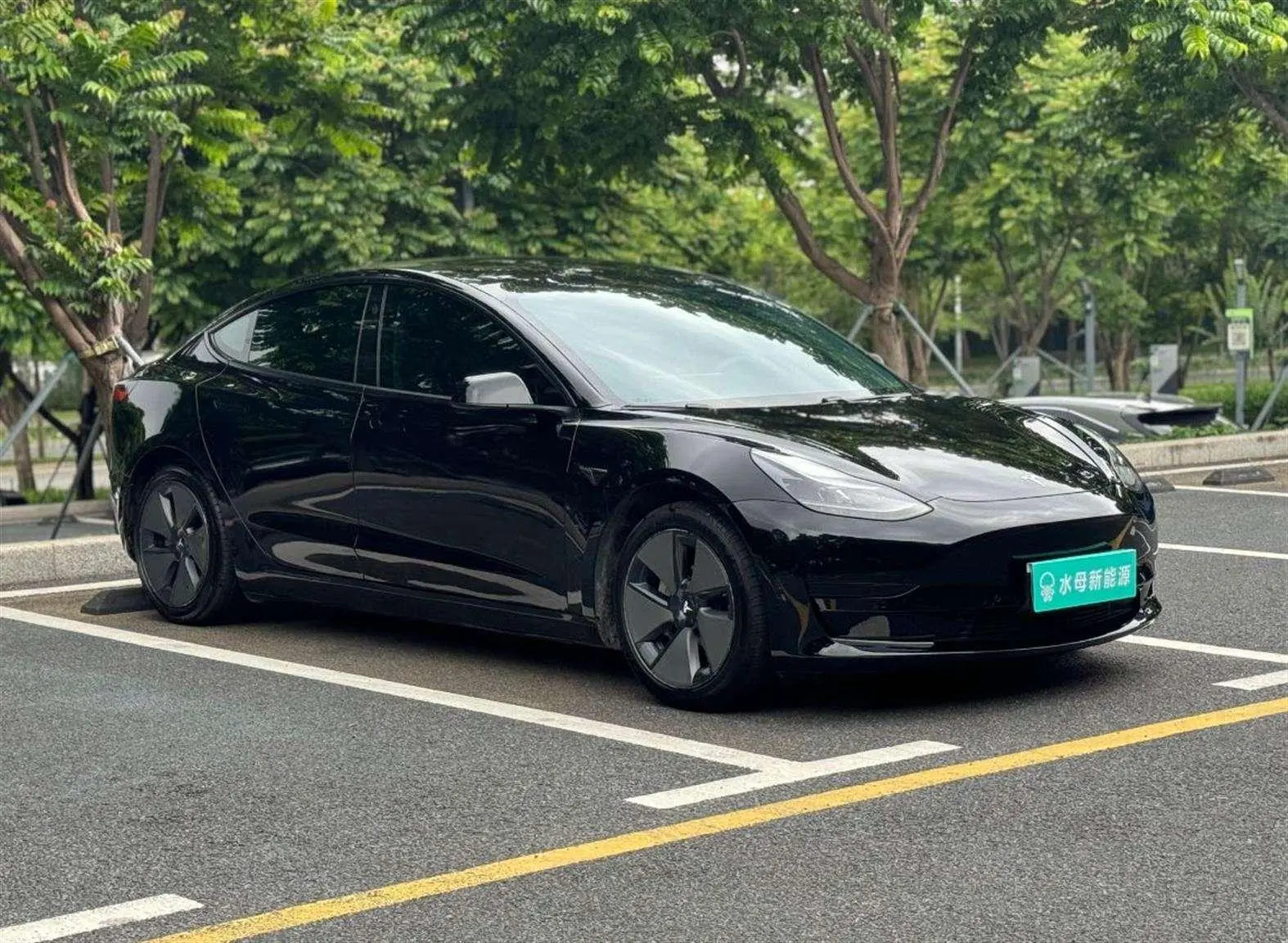 Tesla Model 3 Upgraded version of standard battery life rear drive