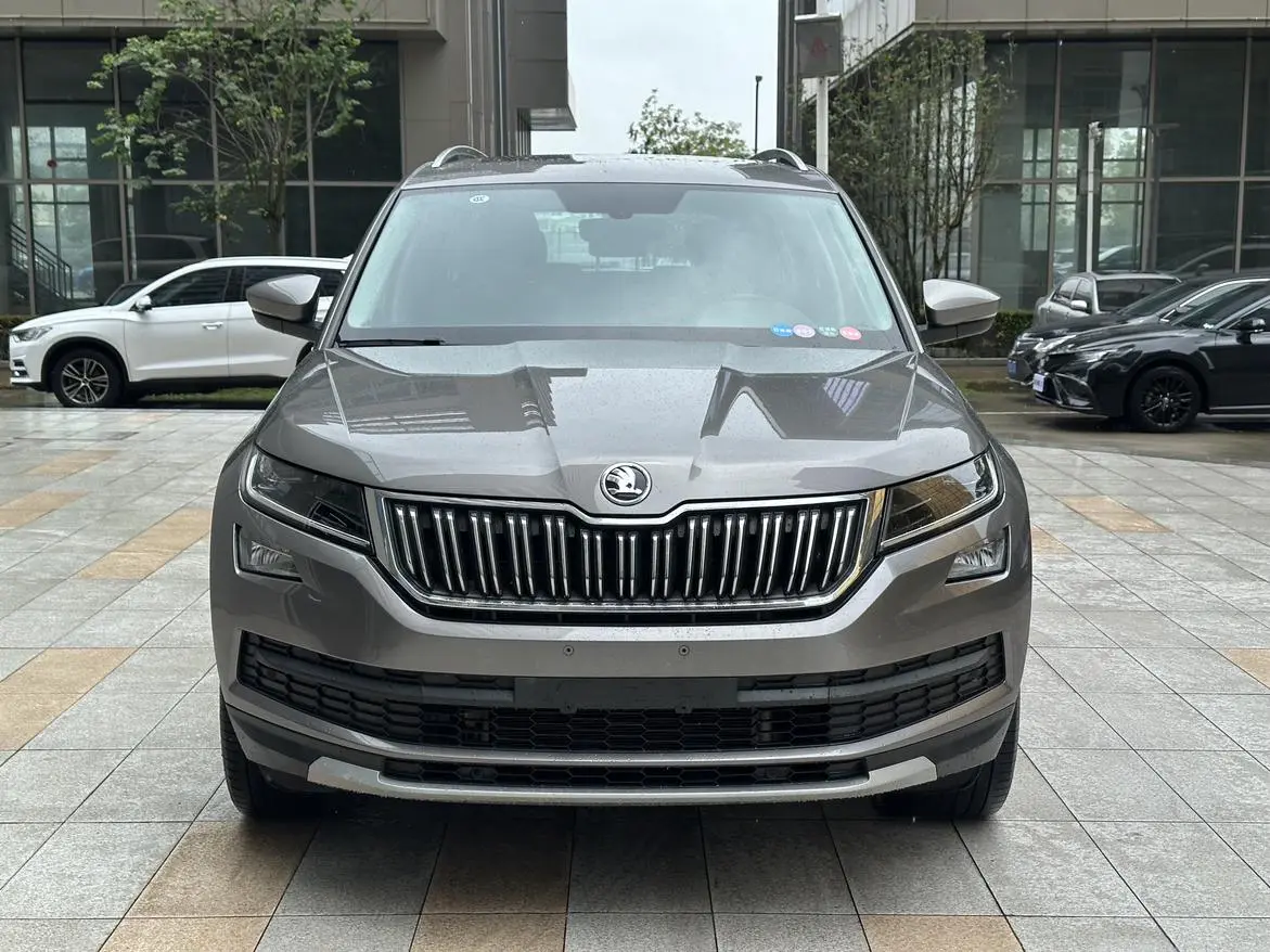 Skoda Kodiak Facelifted ZI330 7-seater two-wheel drive luxury premium edition Country VI