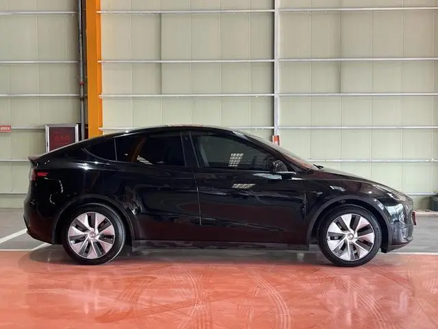 Tesla Model Y Facelifted rear-wheel drive version
