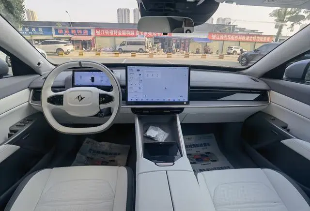Dongfeng eπ eπ007 Pure electric 540 four-wheel drive Max version