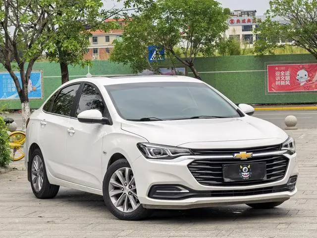 Chevrolet Cruze 320 automatic Enjoy Skylight version
