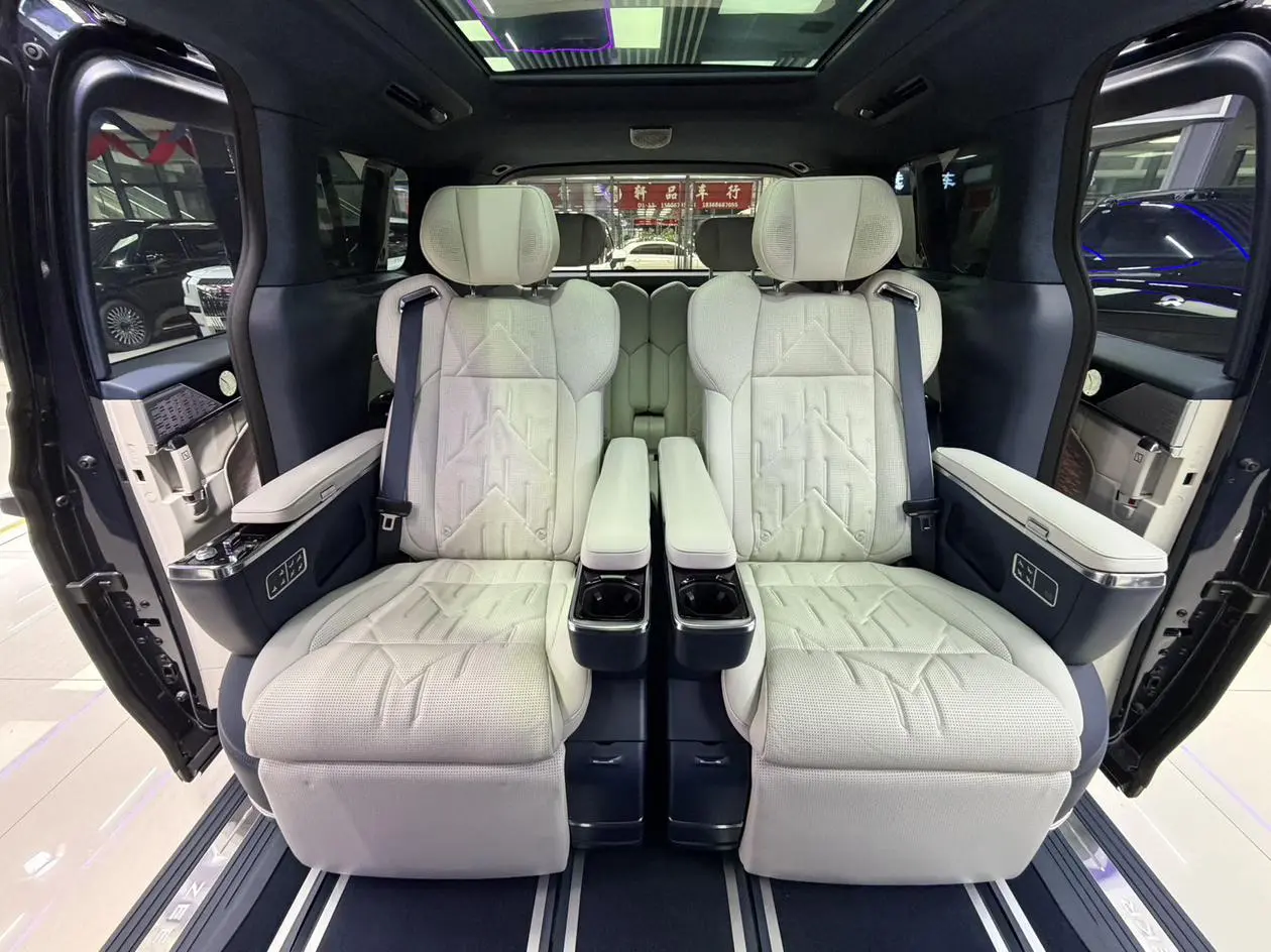 ZEEKR ZEEKR 009 Six-seater executive edition four-wheel drive 108kWh
