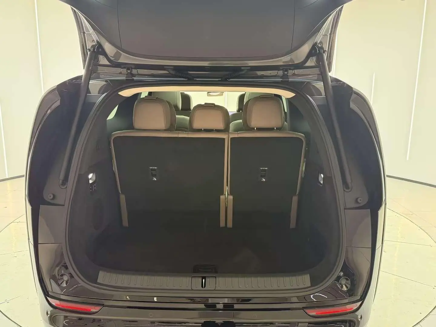 Li Auto Ideal MEGA Ultra Smart new version