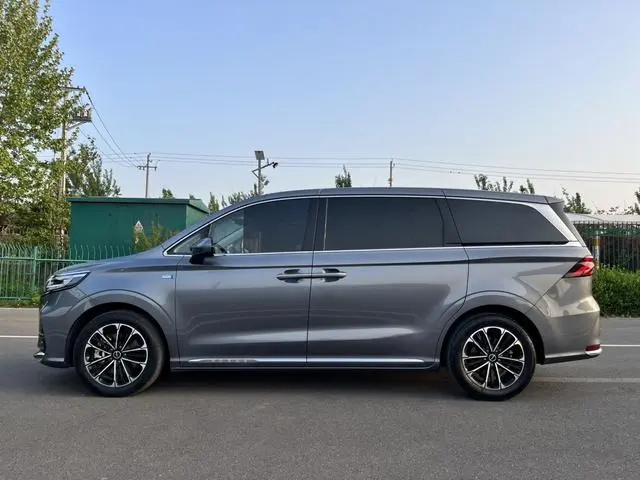 Roewe Roewe iMAX8 400TGI Travel Exclusive Edition for Major customers