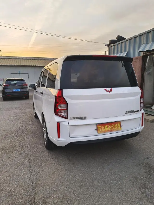 Wuling Wuling Hongguang PLUS 1.5L manual standard type 5 seats