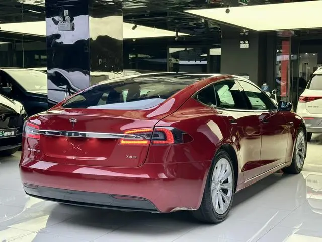 Tesla Model S 75D Standard battery life version