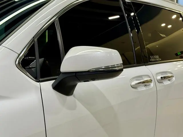 TOYOTA Saina Dual engine 2.5L platinum version