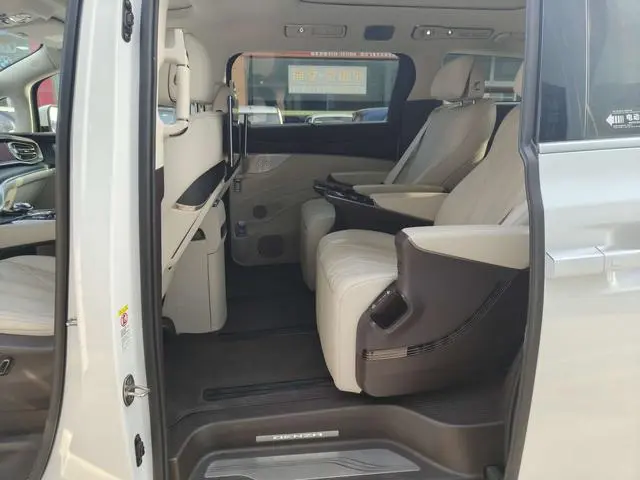 Denza Denza D9 DM Smart driving version 1020 four-wheel drive flagship model