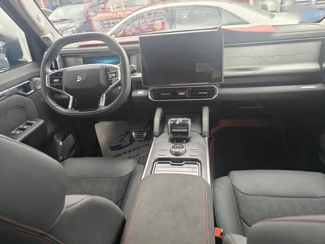 Chery Jetour Jet Traveler 2.0TD four-wheel drive through