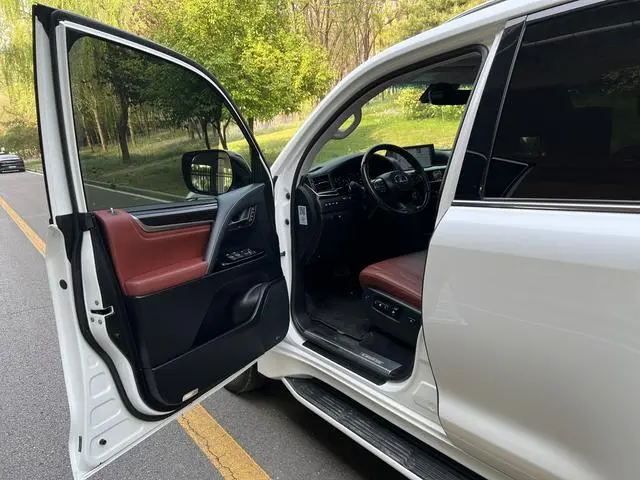 Lexus Lexus LX 570 Premium Deluxe Edition