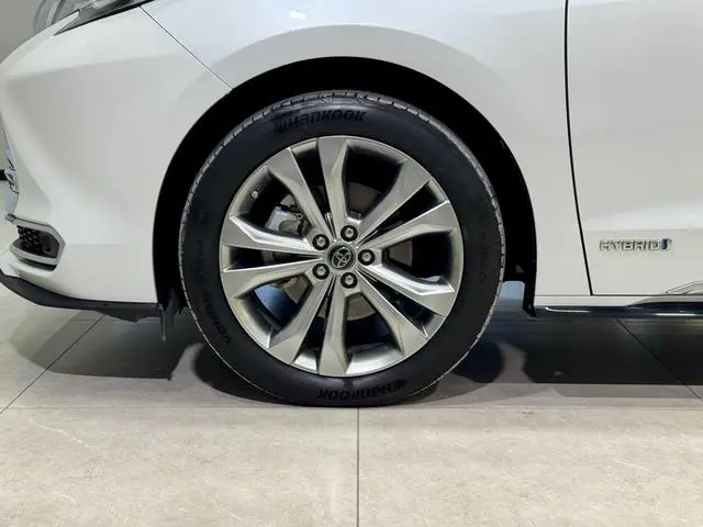 TOYOTA Saina Dual engine 2.5L platinum version