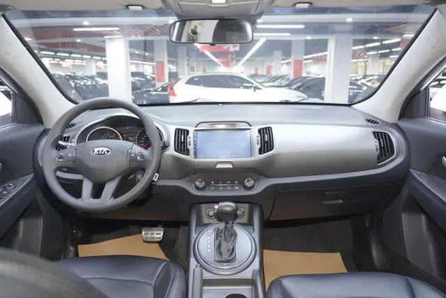Kia Smart running 2.0L automatic two-wheel drive version GL