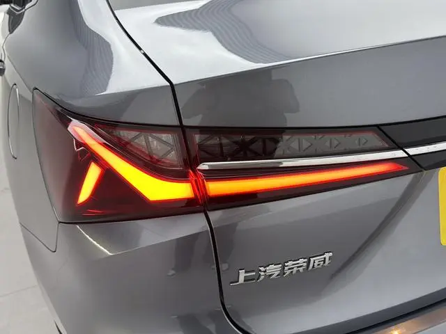 Roewe Roewe i5 1.5L CVT Premium Edition