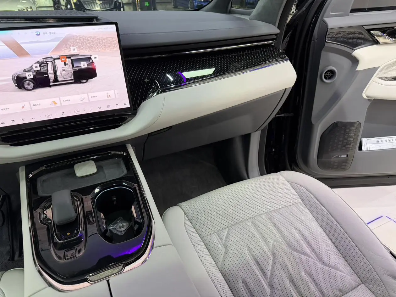 ZEEKR ZEEKR 009 Seven-seater aisle version two-wheel drive 108kWh