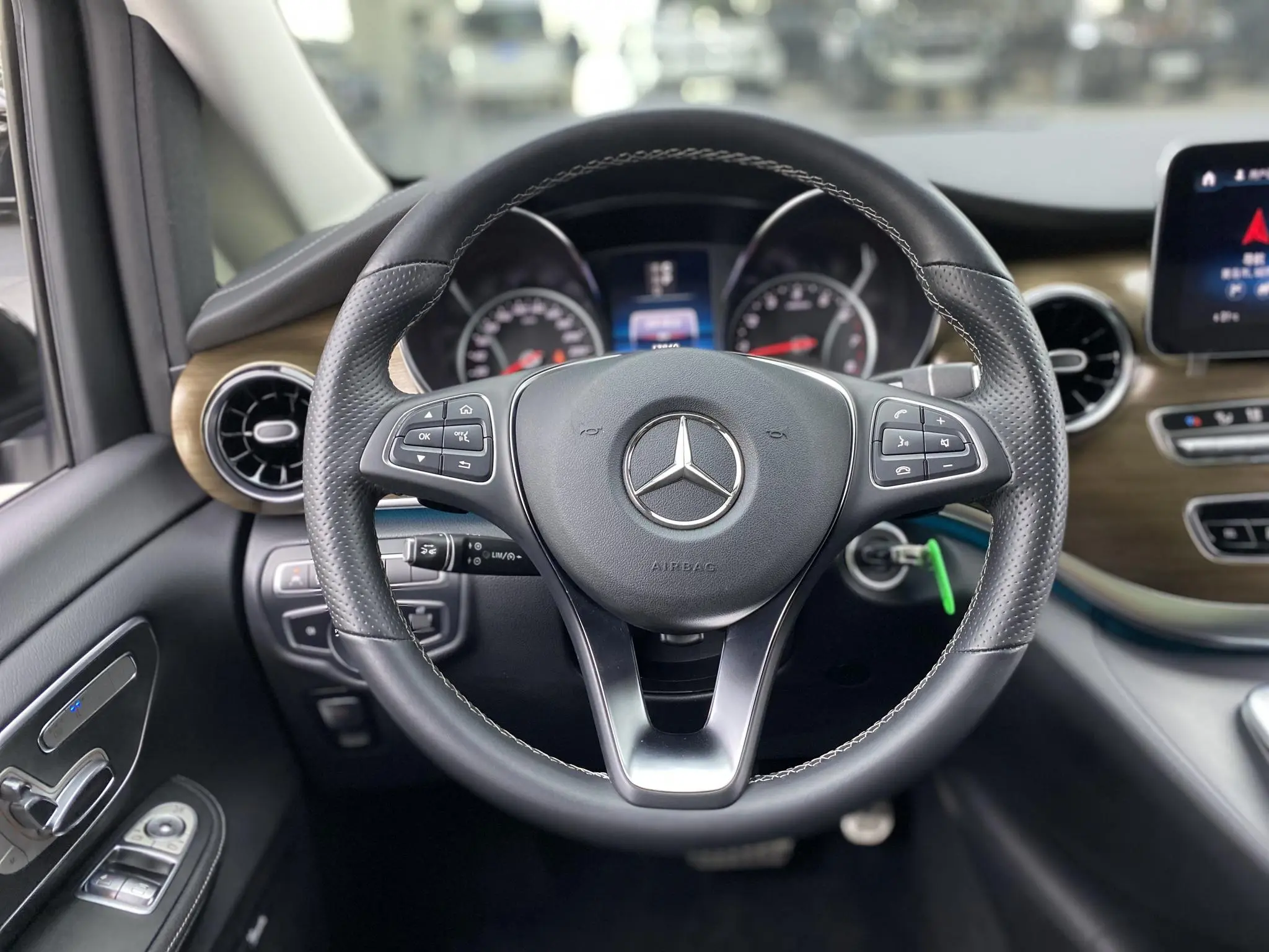 Mercedes-Benz Mercedes-Benz V-class V 260 L Long wheelbase Deluxe Edition