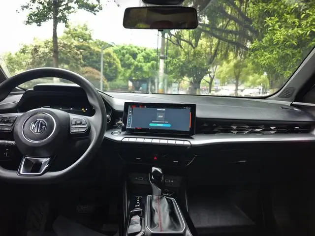 MG MG5 180DVVT CVT Youth Deluxe Edition