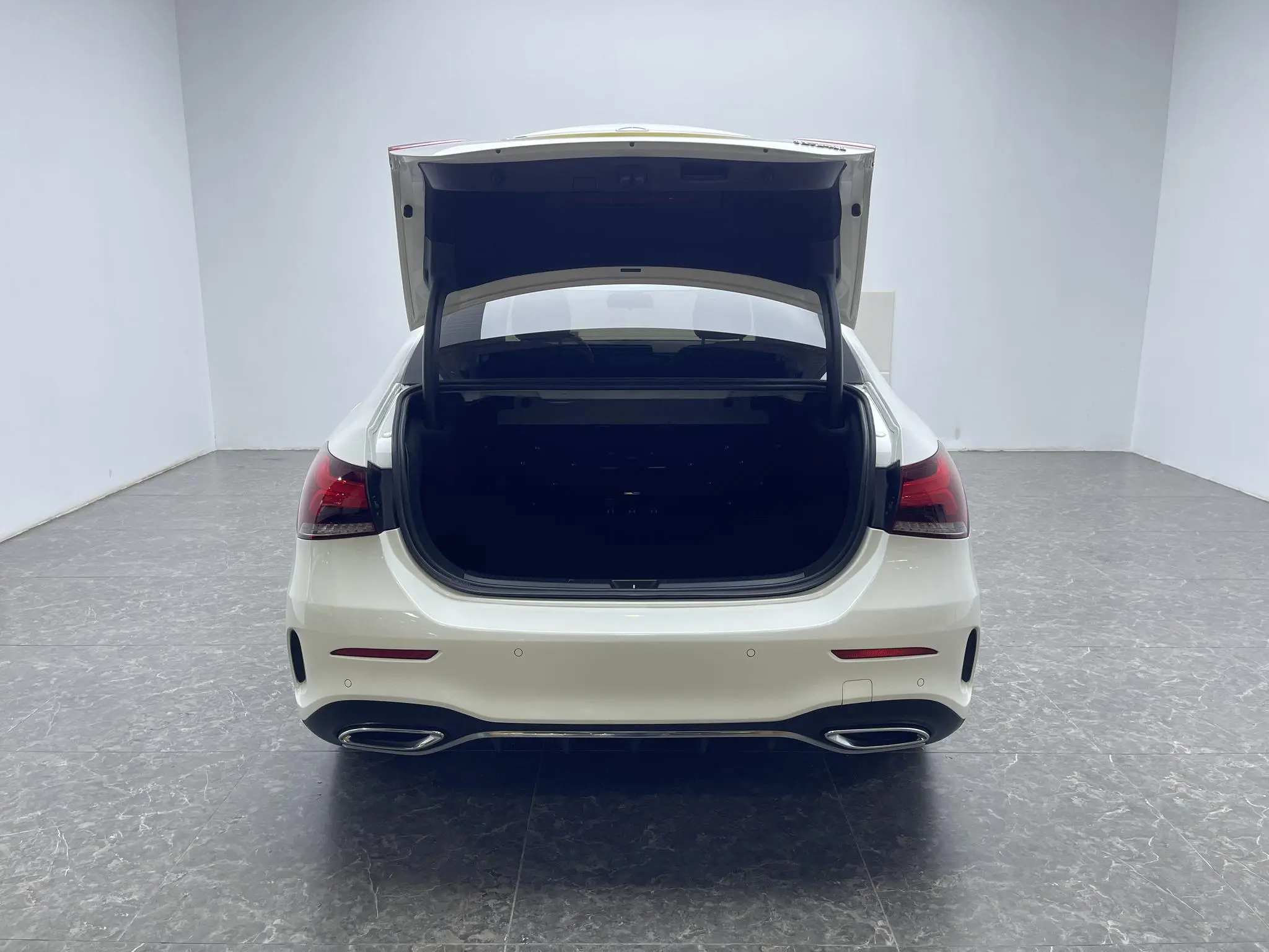 Mercedes-Benz Mercedes-Benz A-class A 200 L sports sedan fashion Version