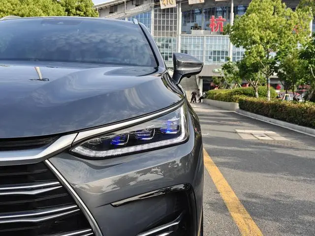 BYD Tang DM DM 2.0T four-wheel drive high-performance version of the Genesis flagship