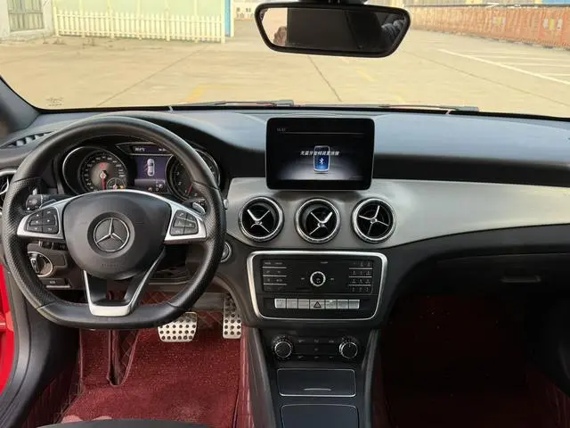 Mercedes-Benz Mercedes-Benz CLA CLA 220 4MATIC