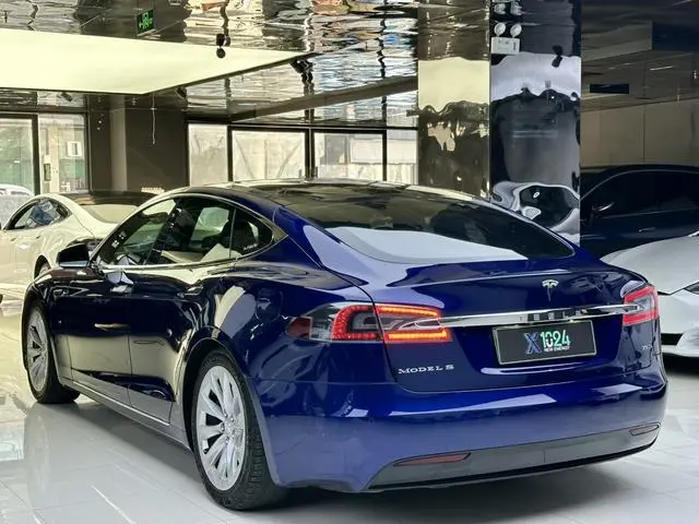 Tesla Model S 75D Standard battery life version