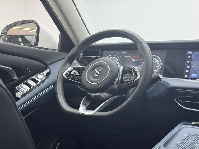 VOYAH Lan Tu FREE Ultra-long battery life smart driving version