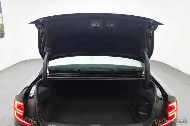 Volvo Volvo S90 PHEV 2.0 T T8 E-drive Hybrid Zhiyi Deluxe Edition