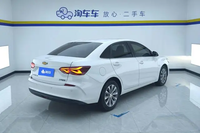 Chevrolet Cruze 320 automatic Enjoy Skylight version
